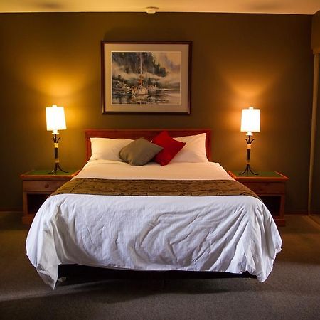The Bamfield Motel Salmon Beach 外观 照片