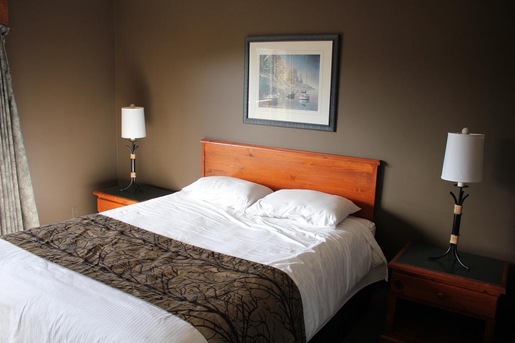 The Bamfield Motel Salmon Beach 外观 照片