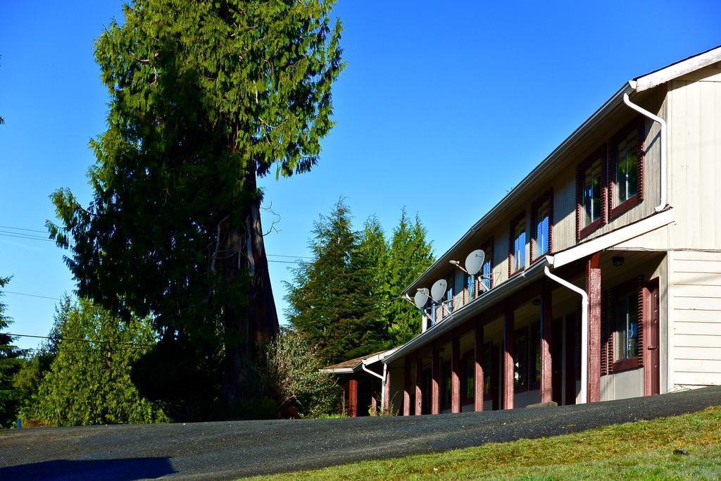The Bamfield Motel Salmon Beach 外观 照片