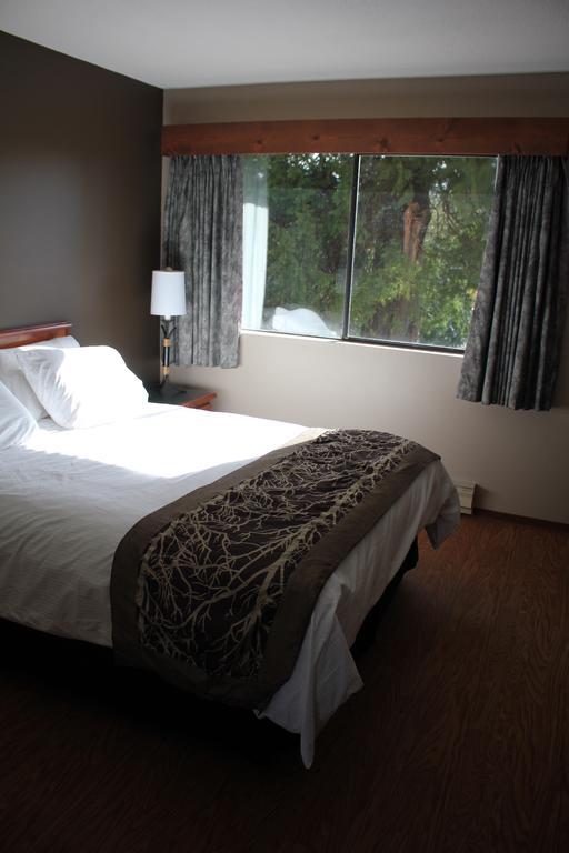 The Bamfield Motel Salmon Beach 外观 照片
