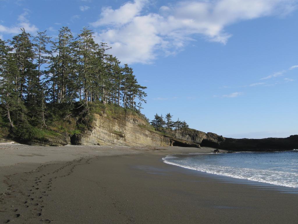 The Bamfield Motel Salmon Beach 外观 照片