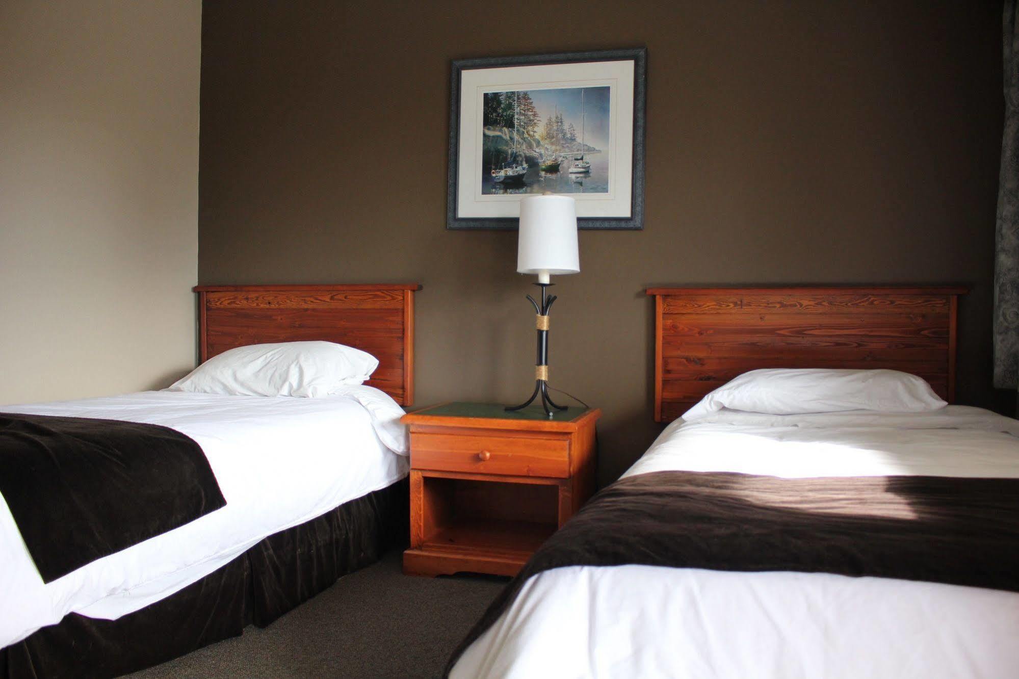 The Bamfield Motel Salmon Beach 外观 照片